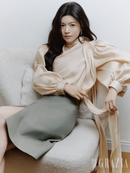 Đừng mải m&ecirc; "hack tuổi", cứ nh&igrave;n Cao Vi&ecirc;n Vi&ecirc;n, Tống Giai v&agrave; Trần Nghi&ecirc;n Hy m&agrave; xem: Phụ nữ ngo&agrave;i 40 đẹp nhất l&agrave; khi được "sống thật" trong bộ đồ m&igrave;nh mặc- Ảnh 2.