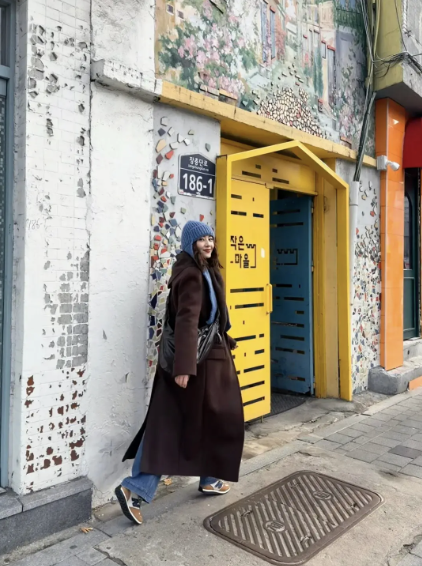 Đừng mải m&ecirc; "hack tuổi", cứ nh&igrave;n Cao Vi&ecirc;n Vi&ecirc;n, Tống Giai v&agrave; Trần Nghi&ecirc;n Hy m&agrave; xem: Phụ nữ ngo&agrave;i 40 đẹp nhất l&agrave; khi được "sống thật" trong bộ đồ m&igrave;nh mặc- Ảnh 8.