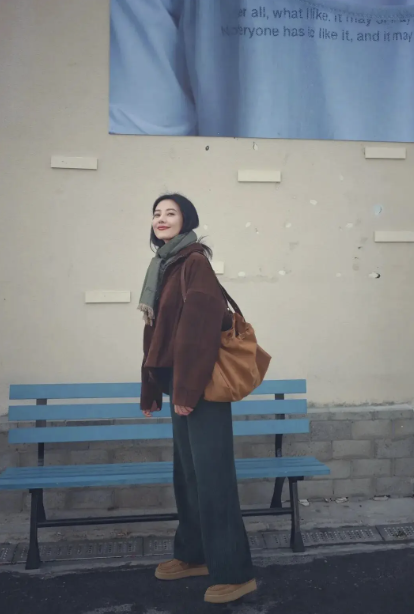 Đừng mải m&ecirc; "hack tuổi", cứ nh&igrave;n Cao Vi&ecirc;n Vi&ecirc;n, Tống Giai v&agrave; Trần Nghi&ecirc;n Hy m&agrave; xem: Phụ nữ ngo&agrave;i 40 đẹp nhất l&agrave; khi được "sống thật" trong bộ đồ m&igrave;nh mặc- Ảnh 12.