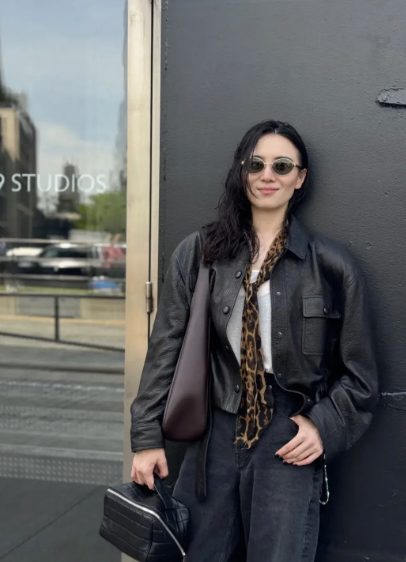 Đừng mải m&ecirc; "hack tuổi", cứ nh&igrave;n Cao Vi&ecirc;n Vi&ecirc;n, Tống Giai v&agrave; Trần Nghi&ecirc;n Hy m&agrave; xem: Phụ nữ ngo&agrave;i 40 đẹp nhất l&agrave; khi được "sống thật" trong bộ đồ m&igrave;nh mặc- Ảnh 24.