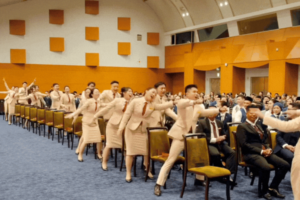 16 thanh niên xuất sắc của Việt Nam viral với điệu nhảy khiến tất cả đều chốt 1 từ: VUÝP- Ảnh 3. 16 thanh niên xuất sắc của Việt Nam viral với điệu nhảy khiến tất cả đều chốt 1 từ: VUÝP- Ảnh 3.