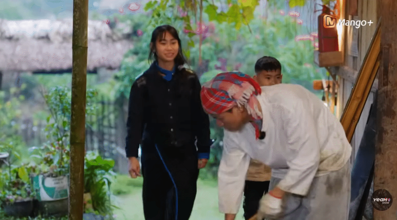 Bé Thư - con gái chị Thông: Khoảnh khắc Bé Thư - con gái chị Thông: Khoảnh khắc