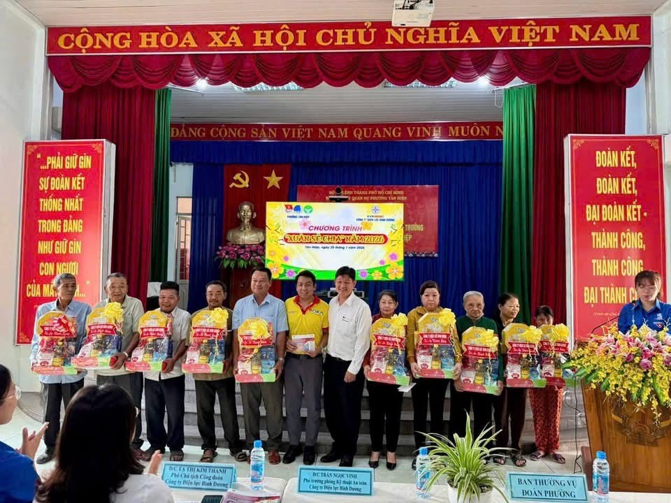 Rực rỡ sắc v&agrave;ng: C&aacute;c đơn vị đồng loạt hưởng ứng ng&agrave;y cao điểm &ldquo;Xu&acirc;n Sẻ Chia&rdquo;- Ảnh 3.