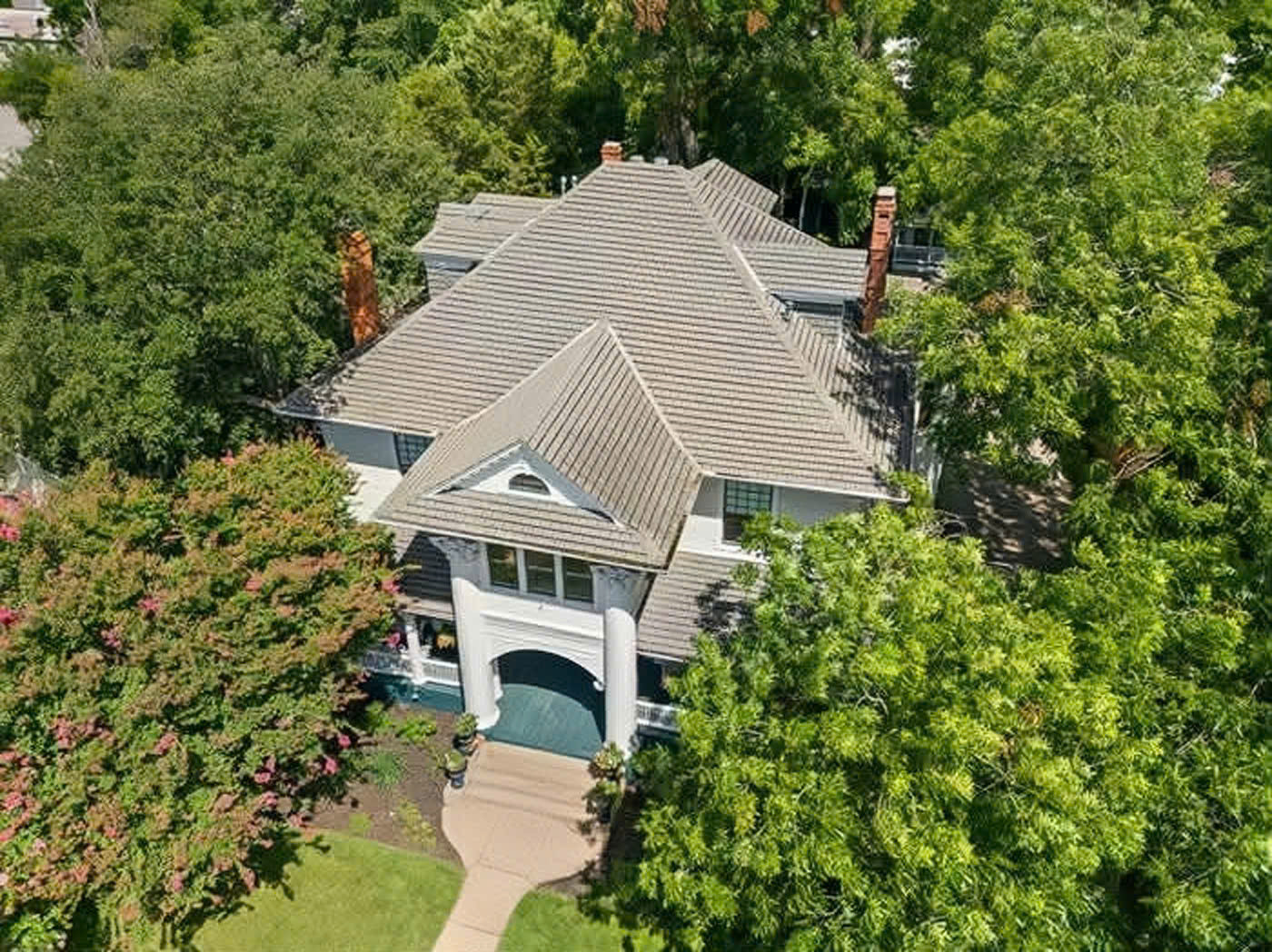 Hoa hậu Việt vừa mua biệt thự hơn 36 tỷ: Khuôn viên lên đến 7.600m2, cận cảnh nội thất bên trong mới gây choáng- Ảnh 2. Hoa hậu Việt vừa mua biệt thự hơn 36 tỷ: Khuôn viên lên đến 7.600m2, cận cảnh nội thất bên trong mới gây choáng- Ảnh 2.