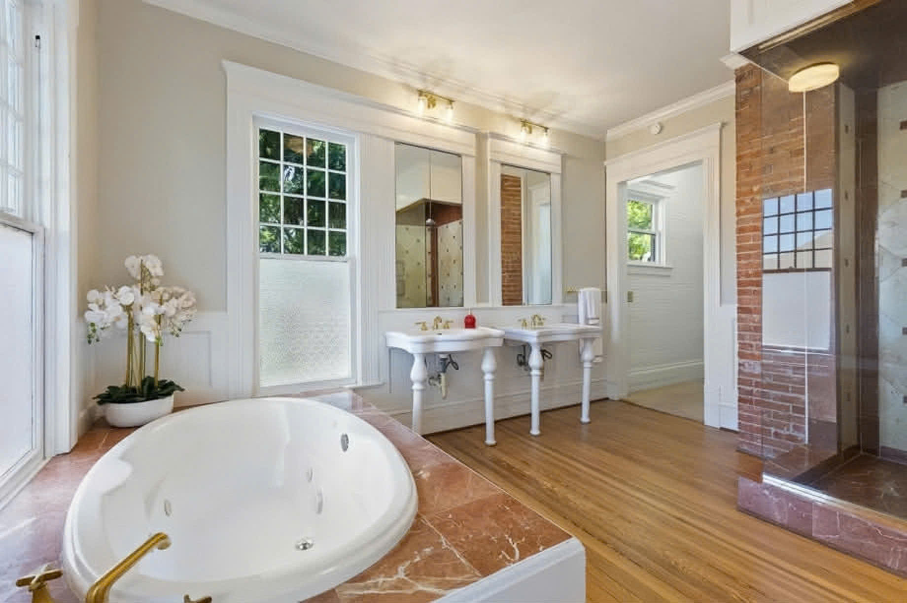 Hoa hậu Việt vừa mua biệt thự hơn 36 tỷ: Khuôn viên lên đến 7.600m2, cận cảnh nội thất bên trong mới gây choáng- Ảnh 8. Hoa hậu Việt vừa mua biệt thự hơn 36 tỷ: Khuôn viên lên đến 7.600m2, cận cảnh nội thất bên trong mới gây choáng- Ảnh 8.