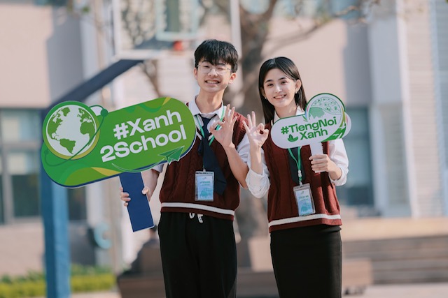 Đội White Heart gồm c&aacute;c bạn Trần Duy Đan đến từ THPT Kh&aacute;nh L&acirc;m, C&agrave; Mau v&agrave; bạn L&atilde; Tiến Minh từ THPT Chuy&ecirc;n Bắc Giang, Bắc Ninh. V&ograve;ng Tranh hạng cuộc thi Tiếng n&oacute;i Xanh quy tụ c&aacute;c đội thi đến từ nhiều tỉnh, th&agrave;nh tr&ecirc;n ba miền Tổ quốc.