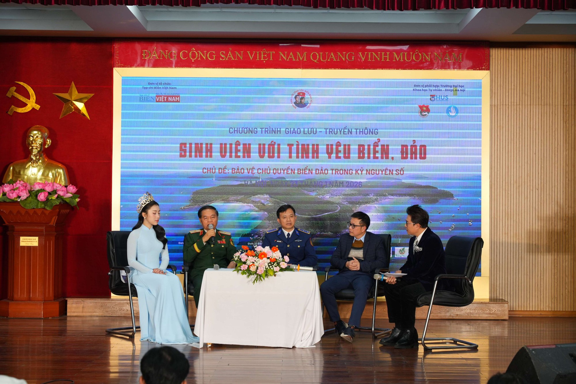 NMQ06851-scaled.jpg NMQ06851-scaled.jpg