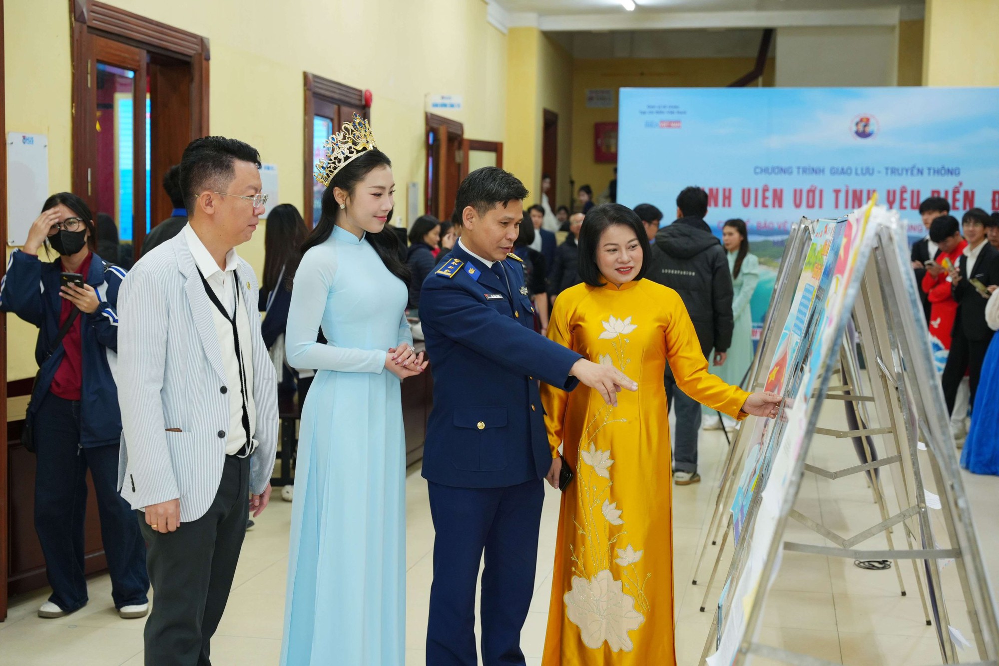 NMQ06515-cop-scaled.jpg NMQ06515-cop-scaled.jpg