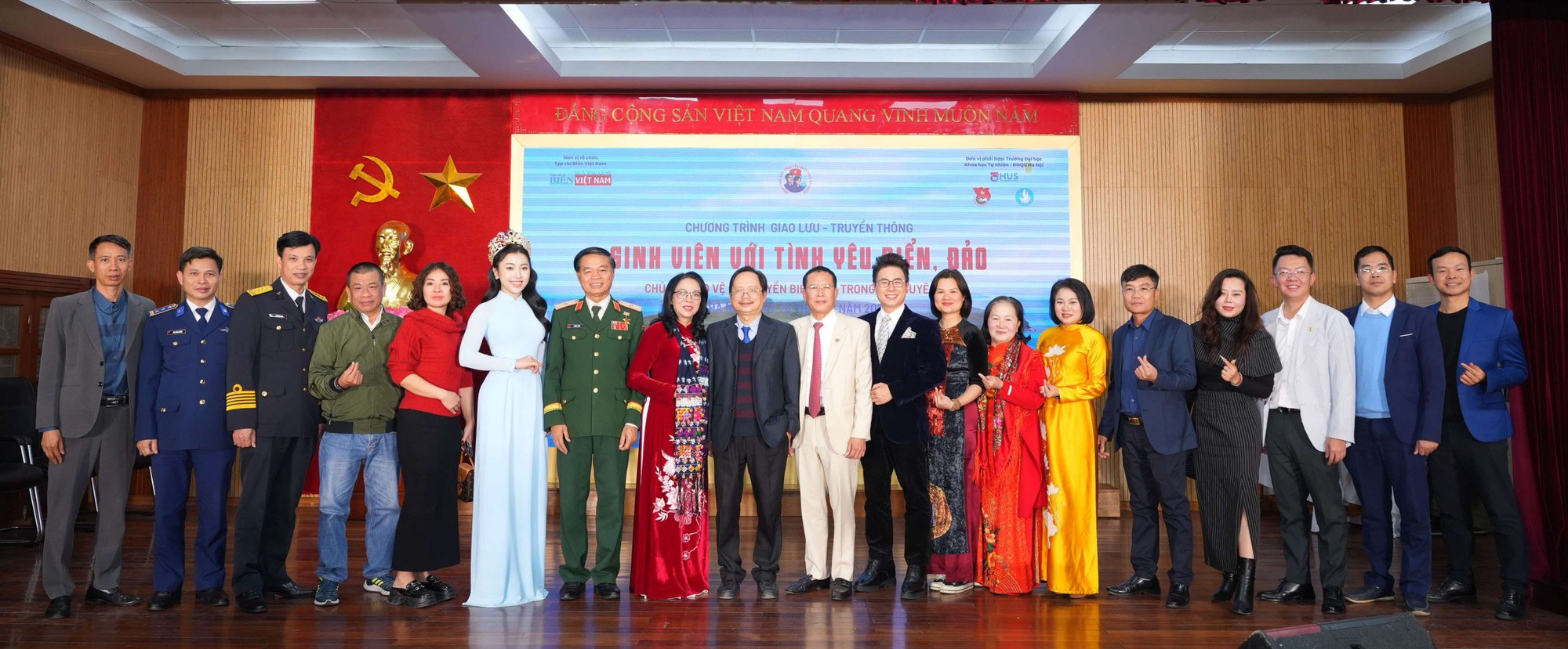 NMQ07290-scaled.jpg NMQ07290-scaled.jpg