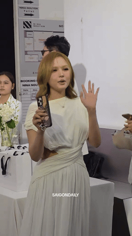 Vẻ ngoài của Xoài Non từ lúc ở cạnh Gil Lê- Ảnh 6. Vẻ ngoài của Xoài Non từ lúc ở cạnh Gil Lê- Ảnh 6.