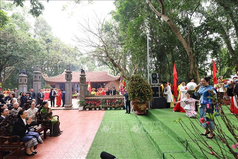 Phu nh&acirc;n của Tổng B&iacute; thư T&ocirc; L&acirc;m c&ugrave;ng Phu nh&acirc;n của Tổng B&iacute; thư, Chủ tịch nước L&agrave;o thăm v&agrave; hoạt động tại Ninh B&igrave;nh- Ảnh 3.