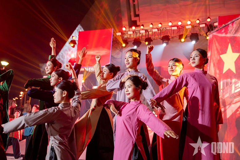 L&atilde;nh đạo Đảng, Nh&agrave; nước dự cầu truyền h&igrave;nh kỷ niệm 85 năm Ng&agrave;y B&aacute;c Hồ về nước trực tiếp l&atilde;nh đạo c&aacute;ch mạng Việt Nam- Ảnh 13.