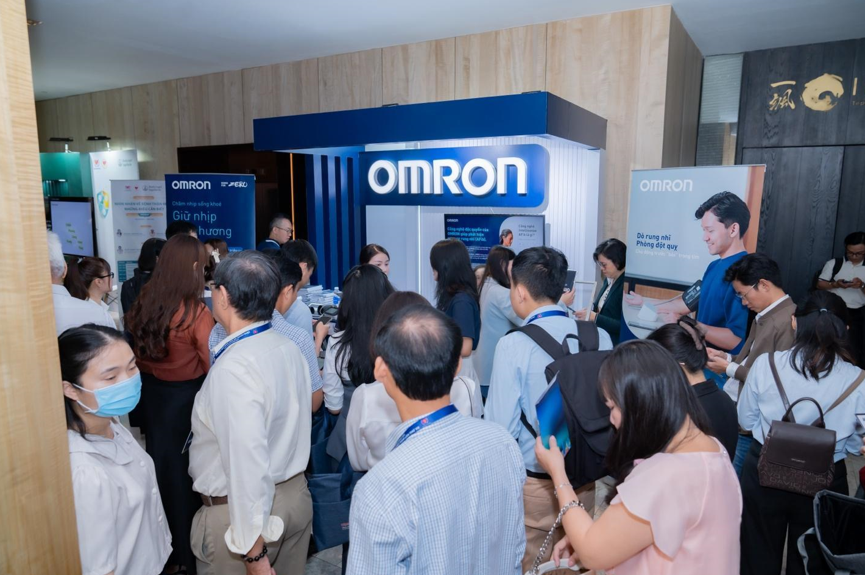 Đo huyết &aacute;p tại nh&agrave;, ph&aacute;t hiện sớm rung nhĩ: Bước tiến chăm s&oacute;c tim mạch cho gia đ&igrave;nh- Ảnh 4.