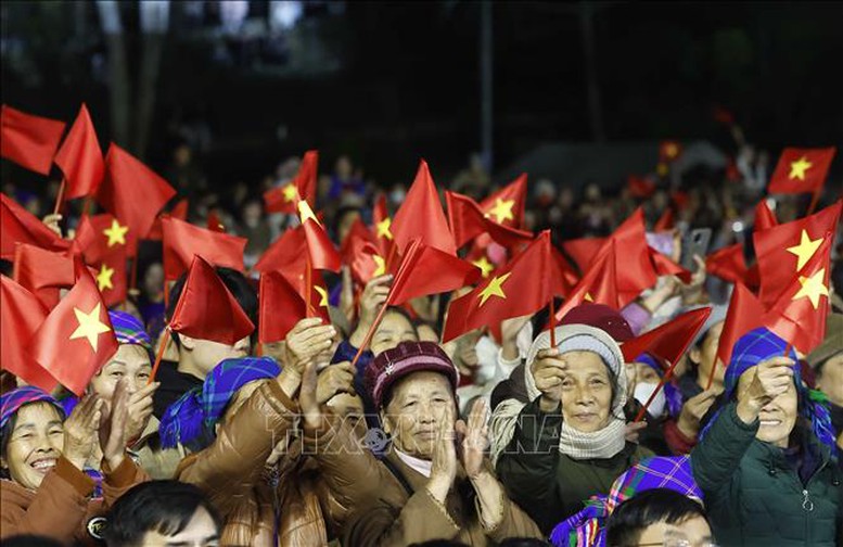 L&atilde;nh đạo Đảng, Nh&agrave; nước dự cầu truyền h&igrave;nh kỷ niệm 85 năm Ng&agrave;y B&aacute;c Hồ về nước trực tiếp l&atilde;nh đạo c&aacute;ch mạng Việt Nam- Ảnh 6.