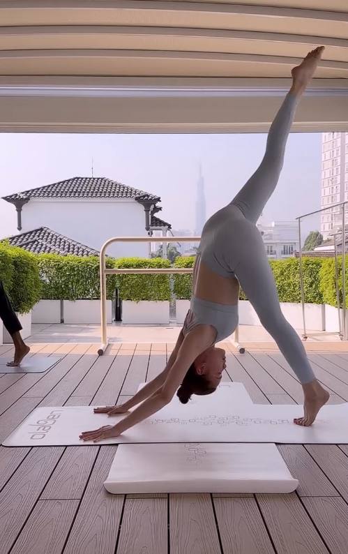 View - Hồ Ngọc Hà tiết lộ thực đơn xuống 2kg trong 3 tuần, "độ" dáng đón Tết: Da căng mọng, dáng vẫn xinh nhờ 1 loại thịt và 1 loại “nước”