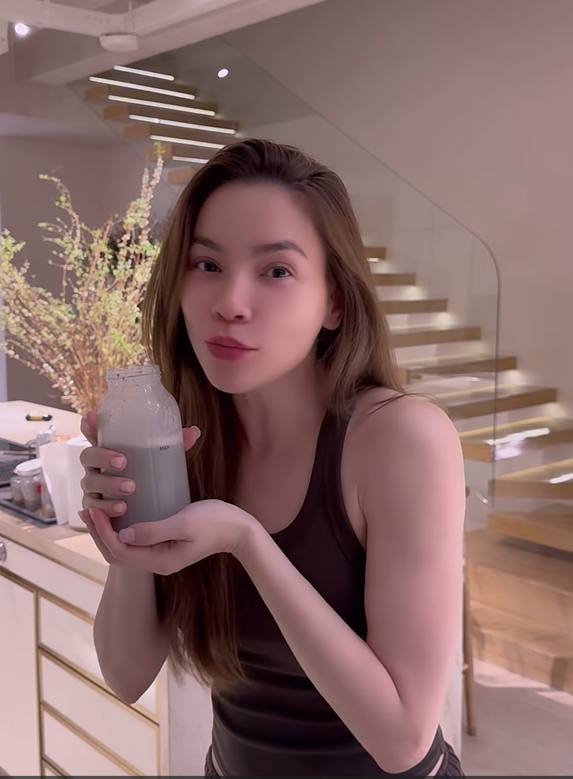 View - Hồ Ngọc Hà tiết lộ thực đơn xuống 2kg trong 3 tuần, "độ" dáng đón Tết: Da căng mọng, dáng vẫn xinh nhờ 1 loại thịt và 1 loại “nước”