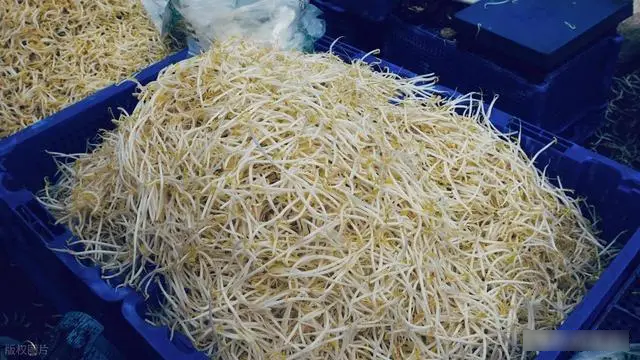 5 loại rau dễ "ngậm h&oacute;a chất" nhất chợ, ch&iacute;nh người b&aacute;n cũng kh&ocirc;ng d&aacute;m ăn, dịp lễ Tết c&agrave;ng n&ecirc;n chọn kỹ khi mua- Ảnh 1.