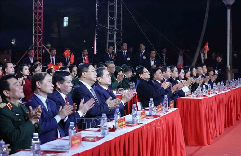 L&atilde;nh đạo Đảng, Nh&agrave; nước dự cầu truyền h&igrave;nh kỷ niệm 85 năm Ng&agrave;y B&aacute;c Hồ về nước trực tiếp l&atilde;nh đạo c&aacute;ch mạng Việt Nam- Ảnh 3.