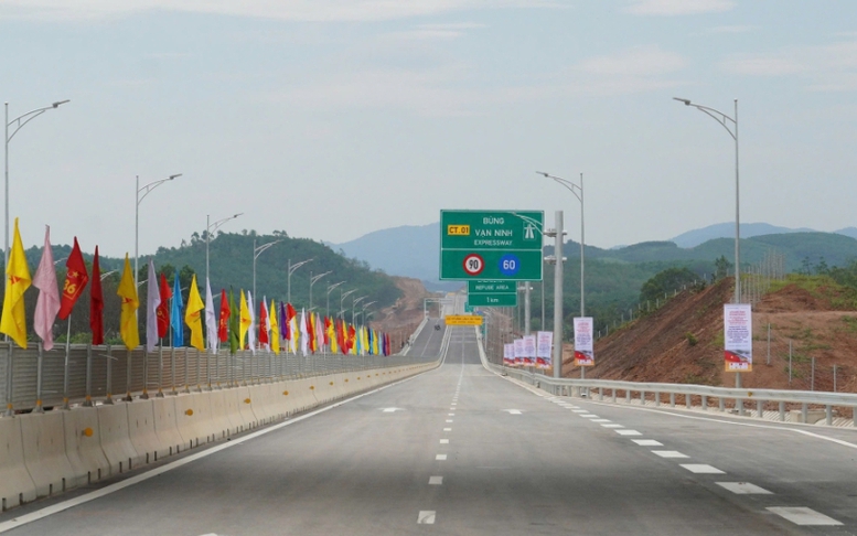 N&acirc;ng cao c&ocirc;ng t&aacute;c quản l&yacute;, đẩy nhanh tiến độ c&aacute;c dự &aacute;n đầu tư x&acirc;y dựng ch&agrave;o mừng Đại hội Đảng XIV- Ảnh 9.