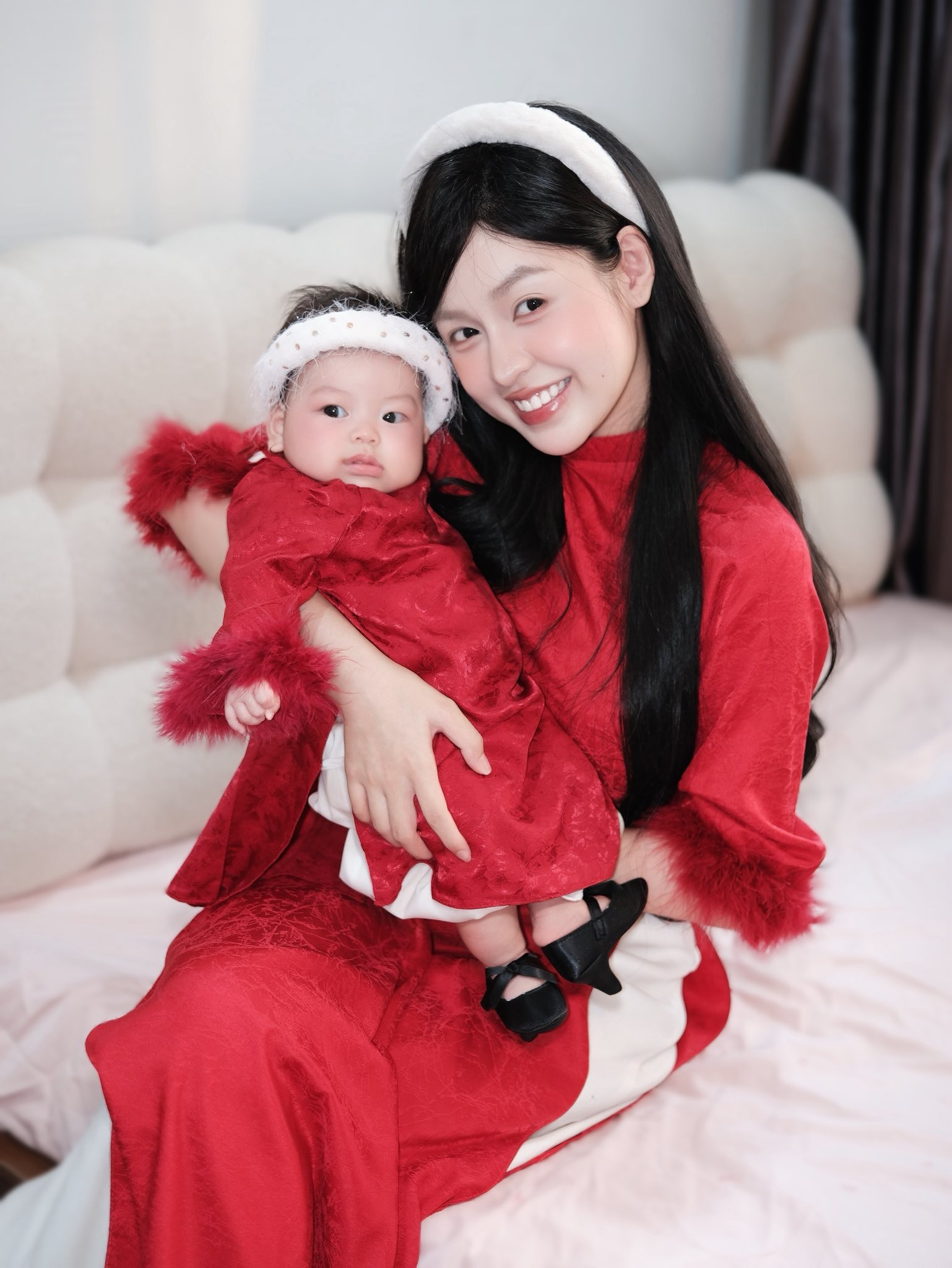 "Slay" như con g&aacute;i của "hot girl trứng r&aacute;n" Thanh T&acirc;m, mới 3 th&aacute;ng tuổi đ&atilde; diện &aacute;o d&agrave;i, đi cao g&oacute;t cưng xỉu- Ảnh 7.