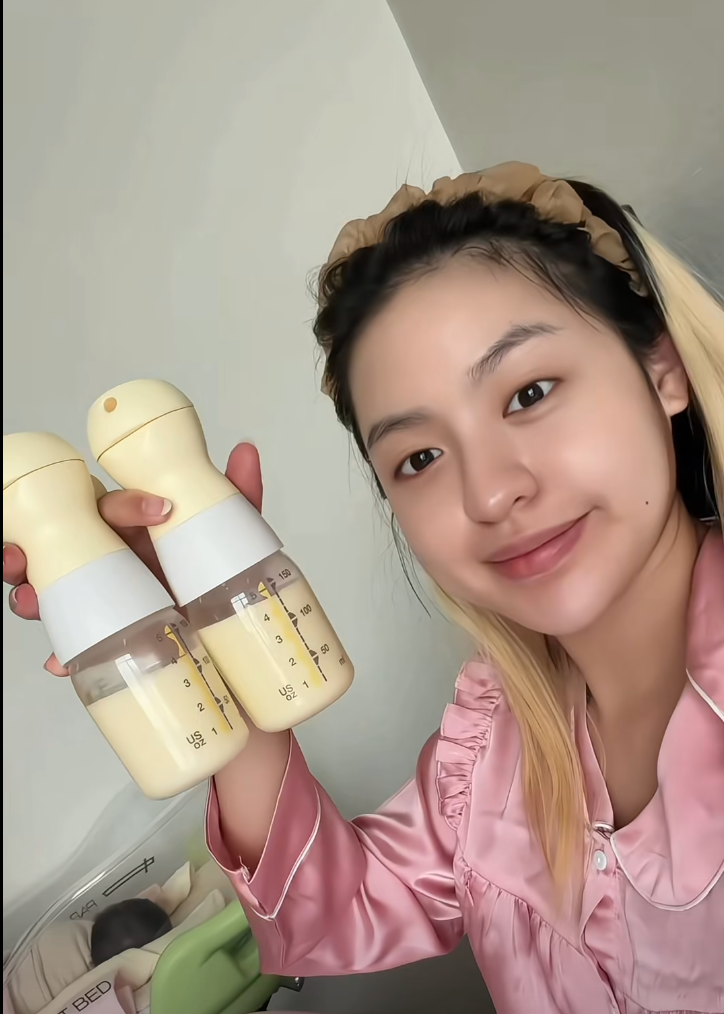 "Slay" như con g&aacute;i của "hot girl trứng r&aacute;n" Thanh T&acirc;m, mới 3 th&aacute;ng tuổi đ&atilde; diện &aacute;o d&agrave;i, đi cao g&oacute;t cưng xỉu- Ảnh 10.