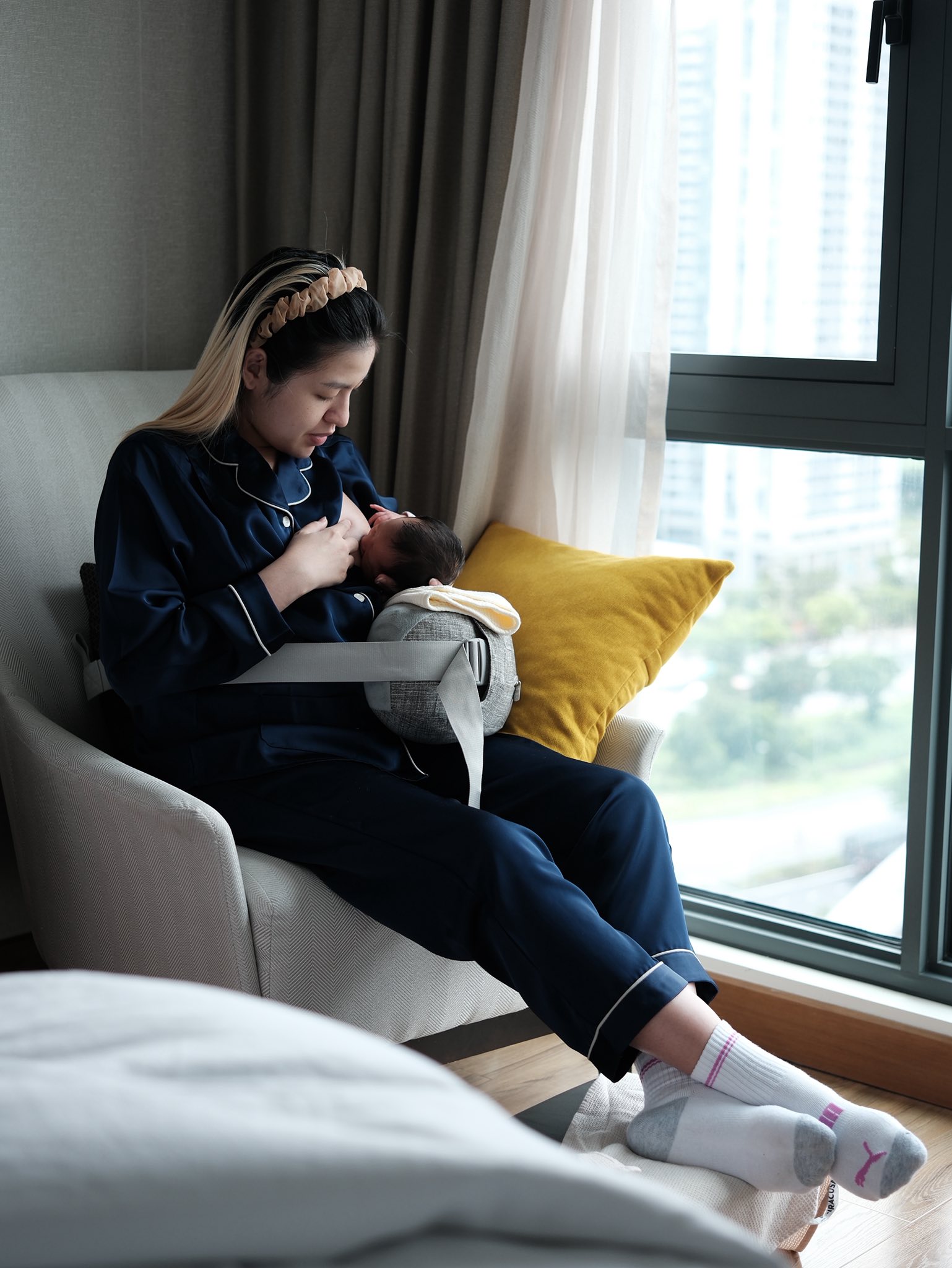 "Slay" như con g&aacute;i của "hot girl trứng r&aacute;n" Thanh T&acirc;m, mới 3 th&aacute;ng tuổi đ&atilde; diện &aacute;o d&agrave;i, đi cao g&oacute;t cưng xỉu- Ảnh 8.