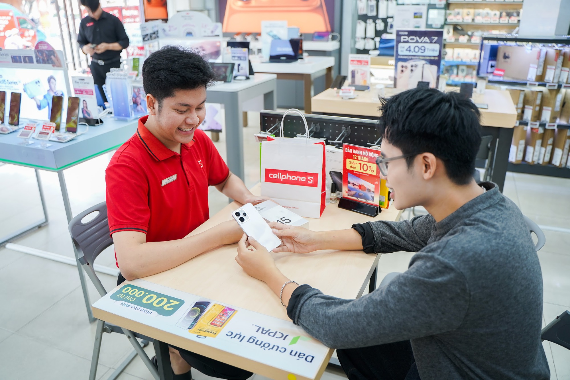 Sắm OPPO Reno15 series đ&oacute;n Tết, nhận g&oacute;i qu&agrave; đến 4 triệu- Ảnh 1.