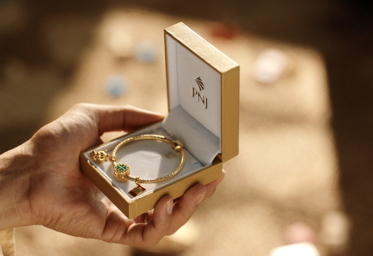 MV Tết PNJ x Đen: Những nỗ lực &ldquo;Qu&yacute; như V&agrave;ng&rdquo; để con được &ldquo;Vui như Tết&rdquo;- Ảnh 3.