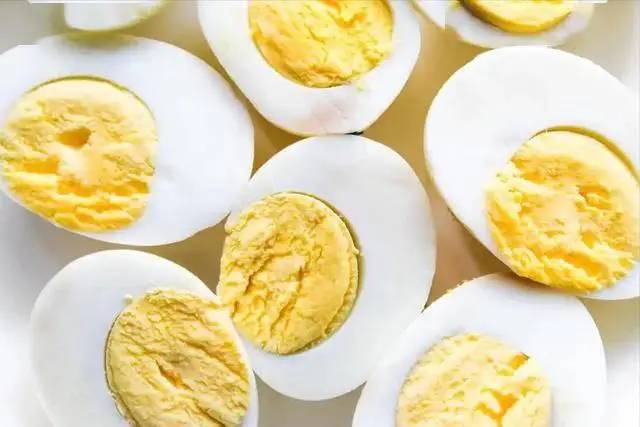 Trứng đứng thứ 5 trong số c&aacute;c loại thực phẩm gi&agrave;u protein ph&ugrave; hợp nhất cho người cao tuổi, đứng đầu "m&oacute;n" m&agrave; hầu hết mọi người kh&ocirc;ng nghĩ tới- Ảnh 6.