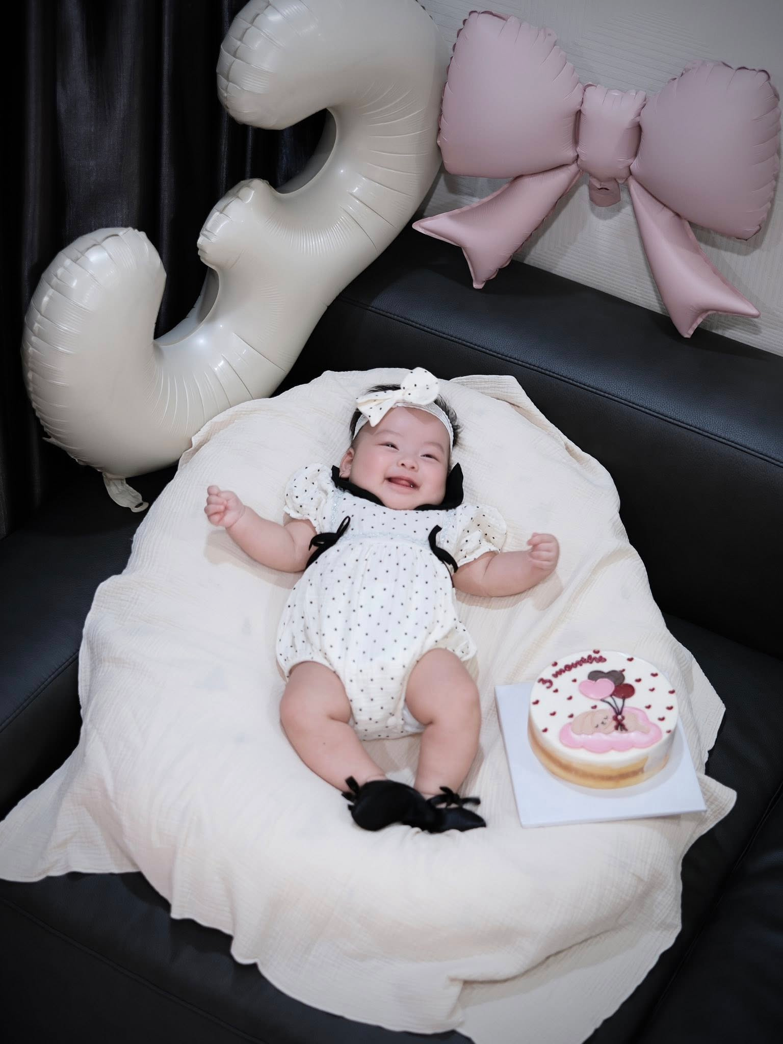 "Slay" như con g&aacute;i của "hot girl trứng r&aacute;n" Thanh T&acirc;m, mới 3 th&aacute;ng tuổi đ&atilde; diện &aacute;o d&agrave;i, đi cao g&oacute;t cưng xỉu- Ảnh 2.