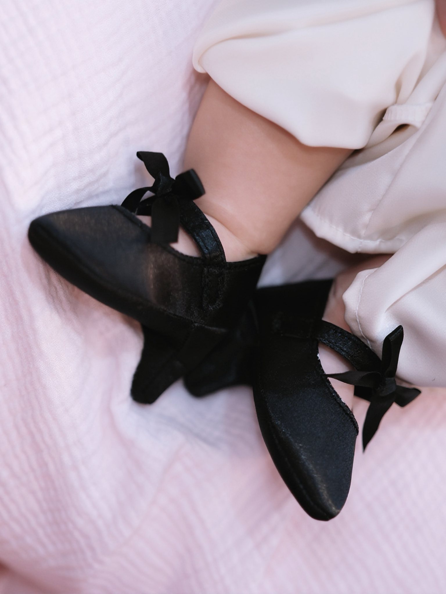 "Slay" như con g&aacute;i của "hot girl trứng r&aacute;n" Thanh T&acirc;m, mới 3 th&aacute;ng tuổi đ&atilde; diện &aacute;o d&agrave;i, đi cao g&oacute;t cưng xỉu- Ảnh 6.