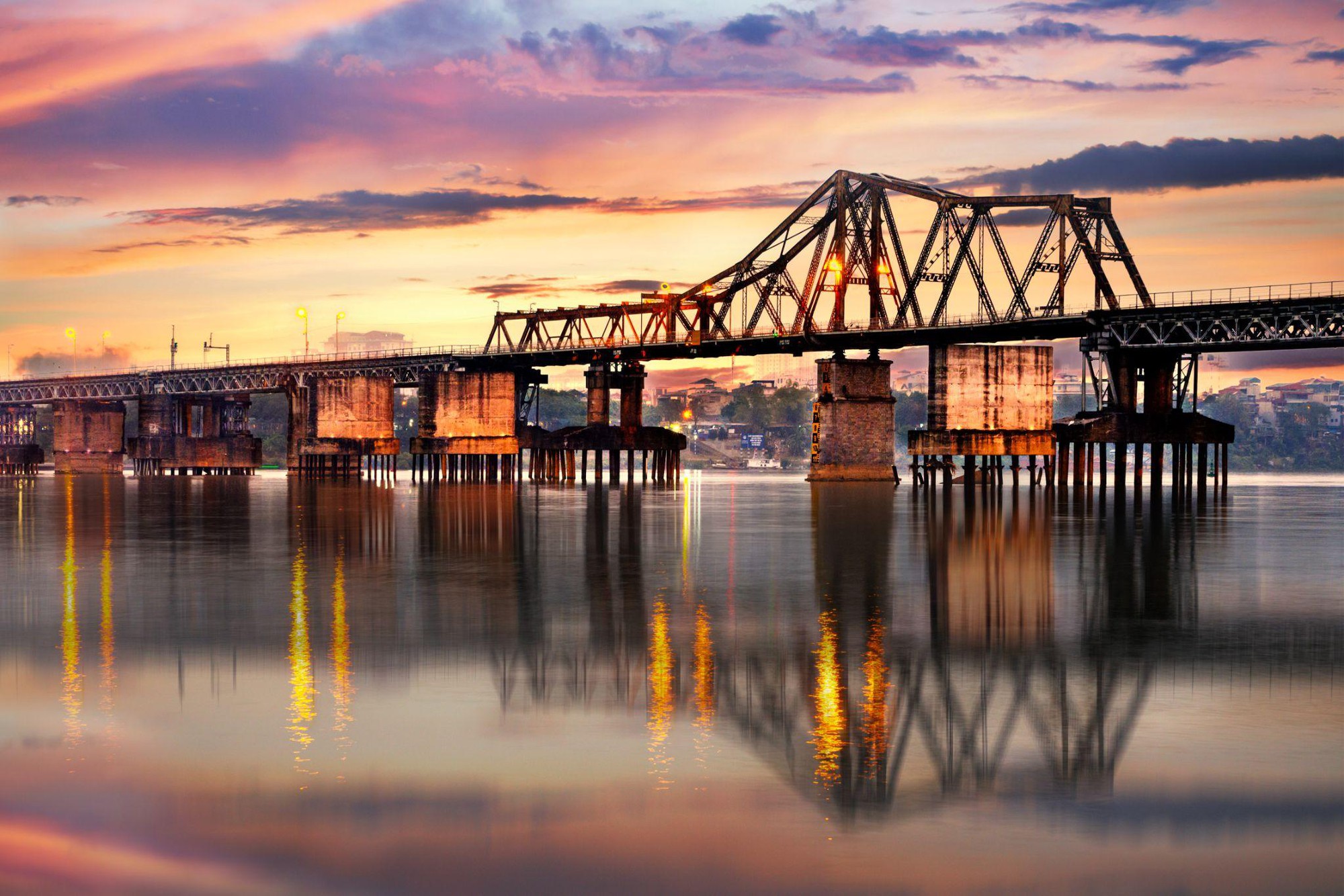 Cầu Trần Hưng Đạo v&agrave; "điểm rơi" hạ tầng: Long Bi&ecirc;n sẵn s&agrave;ng cho một cuộc t&aacute;i định gi&aacute; kỷ lục- Ảnh 1.