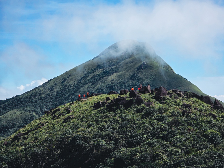 Ngắm biển m&acirc;y cuồn cuộn, n&uacute;i rừng nguy&ecirc;n sơ từ 'n&oacute;c nh&agrave;' Quảng Trị- Ảnh 1.