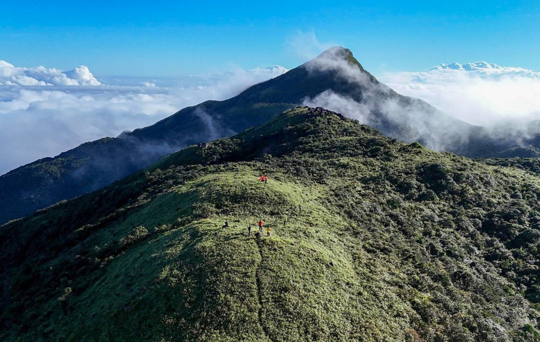 Ngắm biển m&acirc;y cuồn cuộn, n&uacute;i rừng nguy&ecirc;n sơ từ 'n&oacute;c nh&agrave;' Quảng Trị- Ảnh 9.