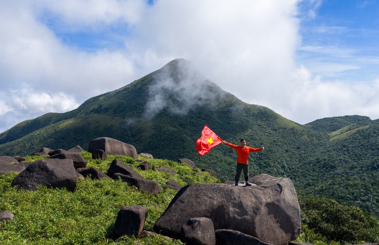 Ngắm biển m&acirc;y cuồn cuộn, n&uacute;i rừng nguy&ecirc;n sơ từ 'n&oacute;c nh&agrave;' Quảng Trị- Ảnh 11.