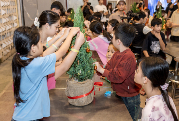 &ldquo;Chị ơi, em ngoan rồi&rdquo; v&agrave; niềm vui của những em b&eacute; đặc biệt- Ảnh 4.