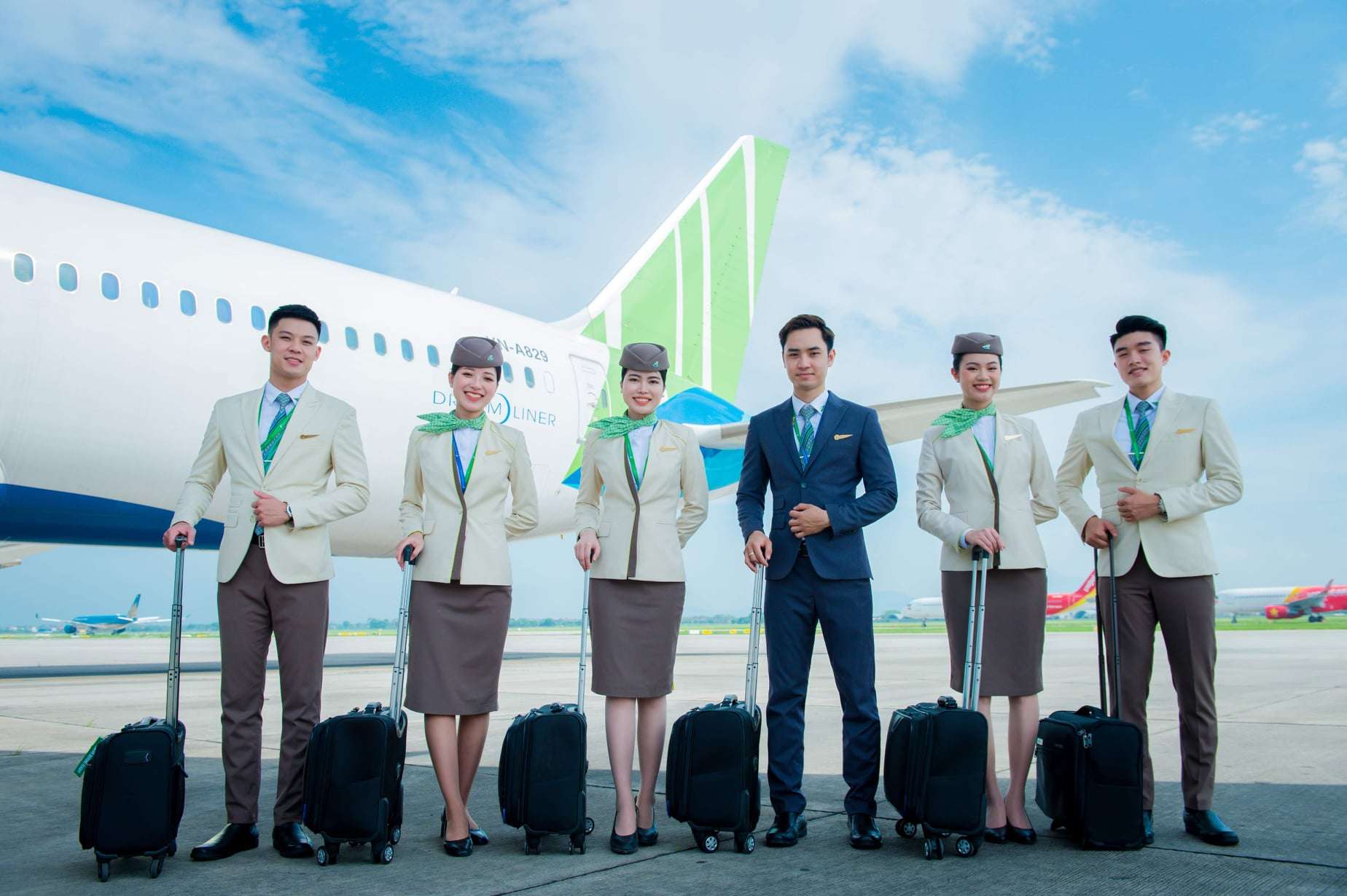 Về tay FLC, Bamboo Airways ráo riết tuyển 1.000 tiếp viên, lộ rõ tham vọng lớn- Ảnh 1.