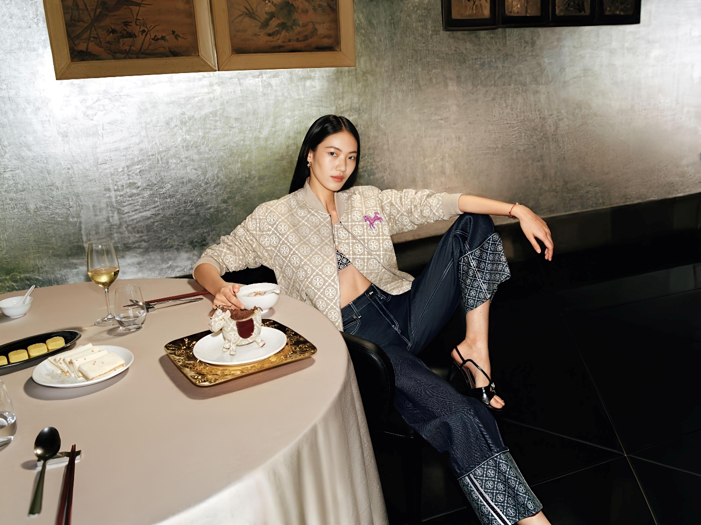 Đ&oacute;n năm B&iacute;nh Ngọ, Tory Burch giới thiệu BST t&uacute;i x&aacute;ch nhiều mẫu &ldquo;m&atilde;&rdquo;- Ảnh 1.