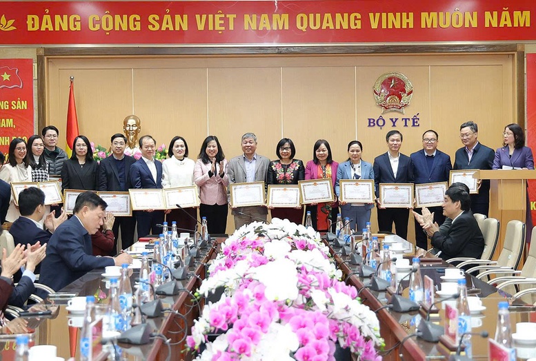 Ho&agrave;n thiện thể chế y tế: Dấu ấn năm 2025 với 4 văn bản quan trọng- Ảnh 2.