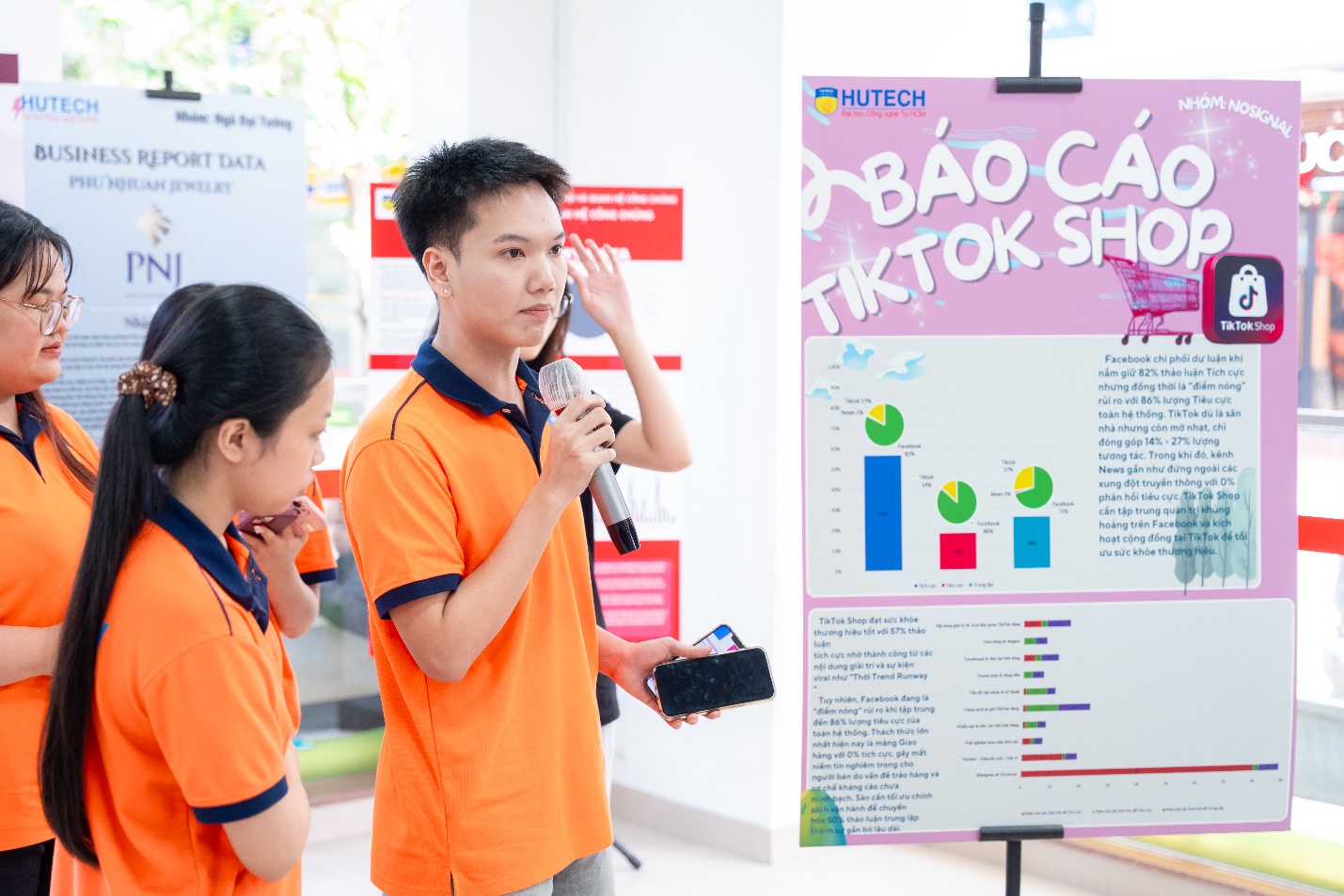 Lấy dữ liệu dẫn đường, sinh vi&ecirc;n Quan hệ c&ocirc;ng ch&uacute;ng khẳng định tư duy truyền th&ocirc;ng số- Ảnh 3.