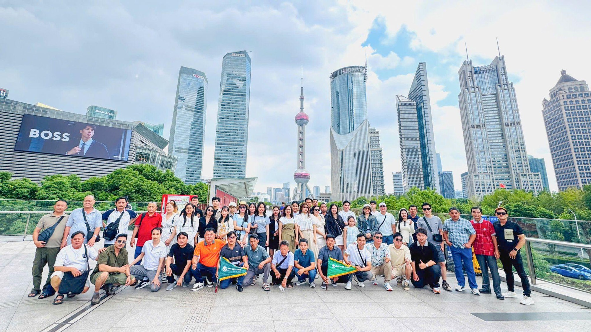 Kỷ niệm 25 năm th&agrave;nh lập Đất Việt Tour tung ưu đ&atilde;i cực sốc, ra mắt tour bay thẳng Thượng Hải - Ảnh 2.