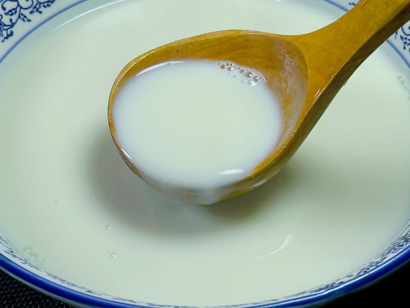Nấu sữa đậu nành, 99% mọi người đều mắc sai lầm lớn: Thêm 1 bước và 1 nguyên liệu nữa sữa đậu nành thơm ngon gấp bội- Ảnh 1.