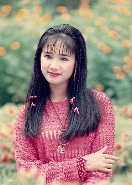 Cô gái hái chè ở Tuyên Quang lớn lên thành mỹ nhân nức tiếng màn ảnh Việt, nhan sắc tuổi U60 vẫn gây thương nhớ- Ảnh 3.