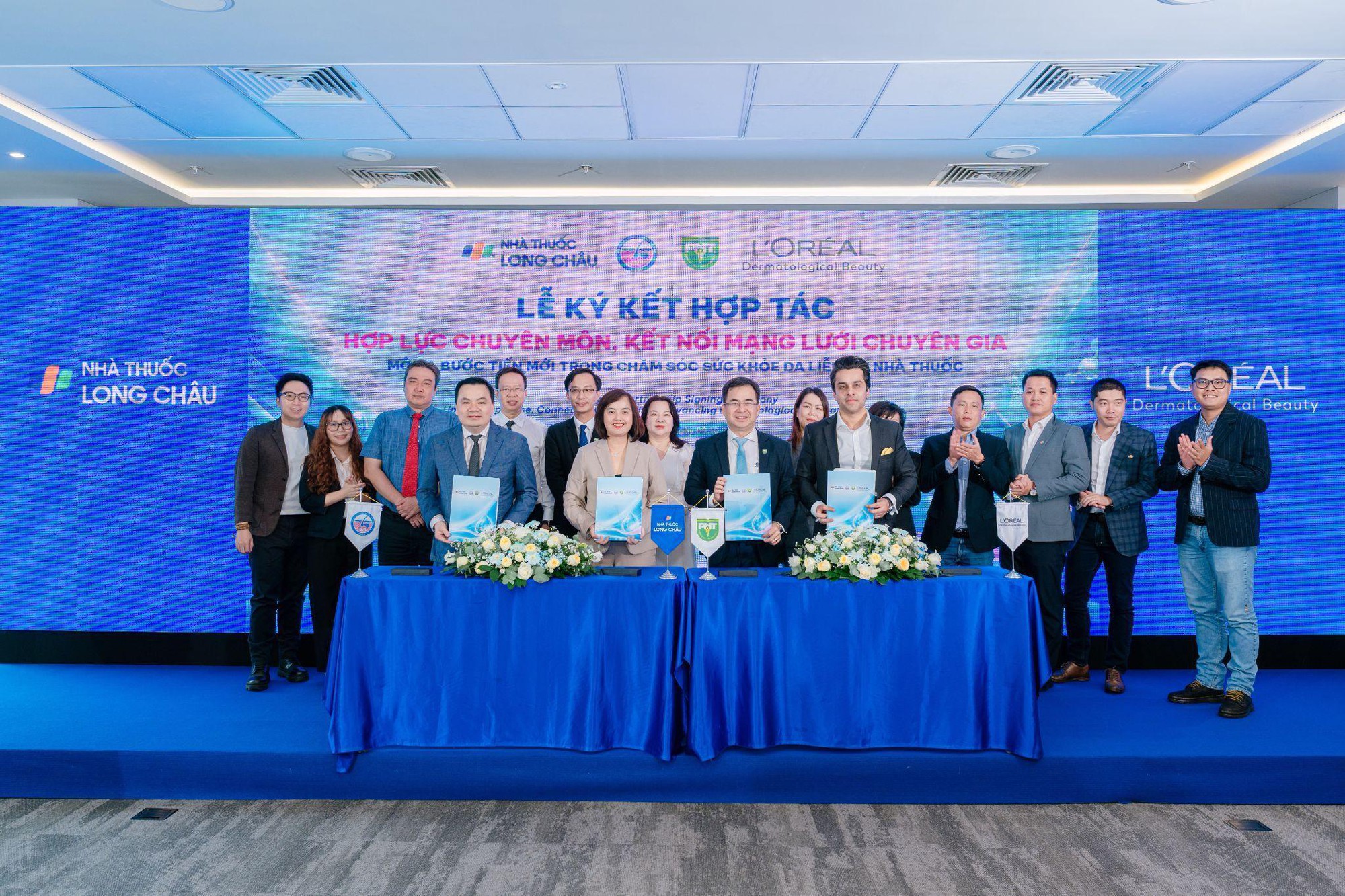 Long Châu bắt tay Hội Da liễu TP.HCM, Trường ĐH Y khoa Phạm Ngọc Thạch và L’Oréal (Pháp), mở rộng mạng lưới chăm sóc sức khỏe da liễu cộng đồng - Ảnh 1.