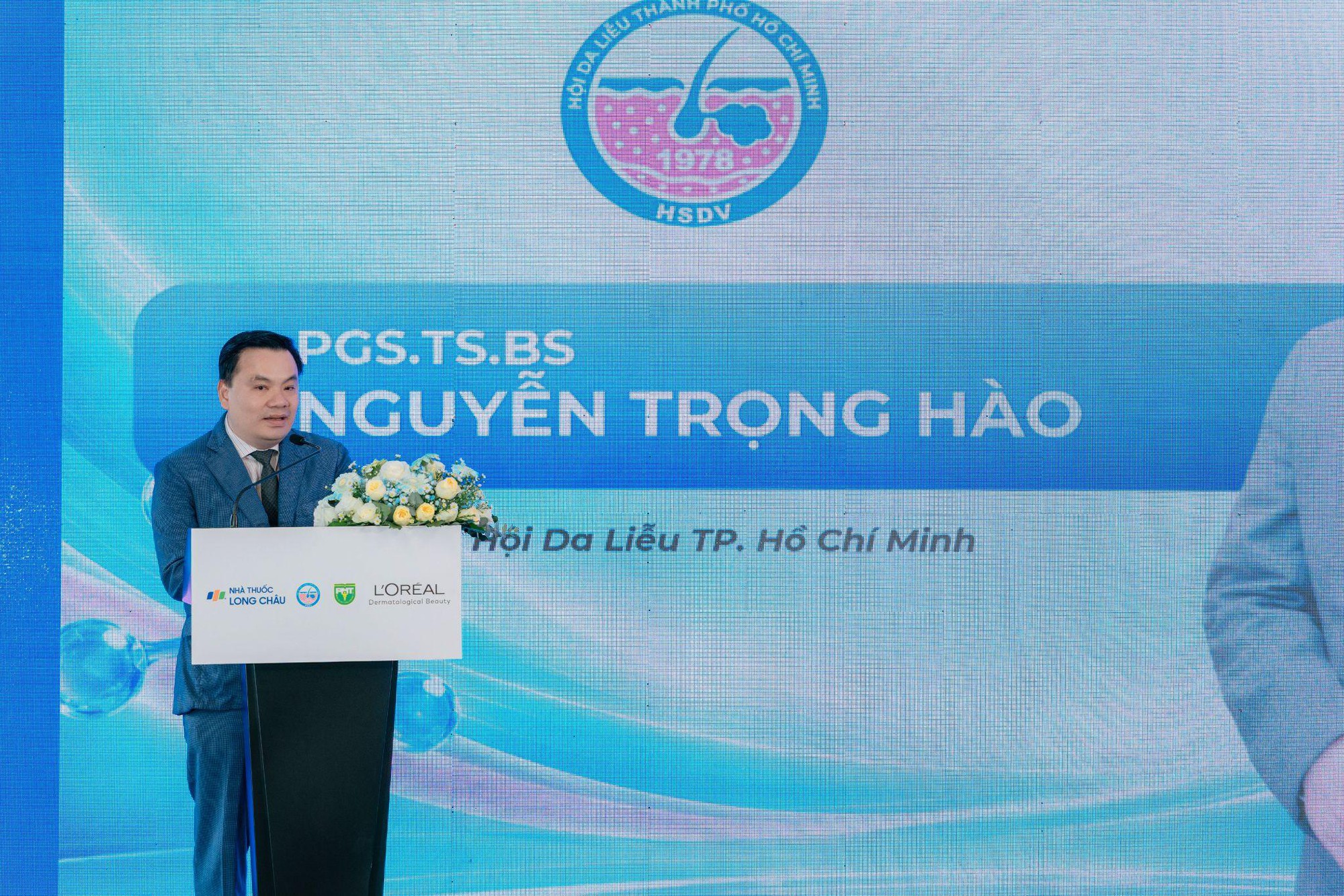 Long Ch&acirc;u kết nối c&ugrave;ng Hội Da liễu TP.HCM, Trường ĐH Y khoa Phạm Ngọc Thạch v&agrave; L&rsquo;Or&eacute;al (Ph&aacute;p), n&acirc;ng tầm chất lượng chăm s&oacute;c da liễu cộng đồng - Ảnh 2.