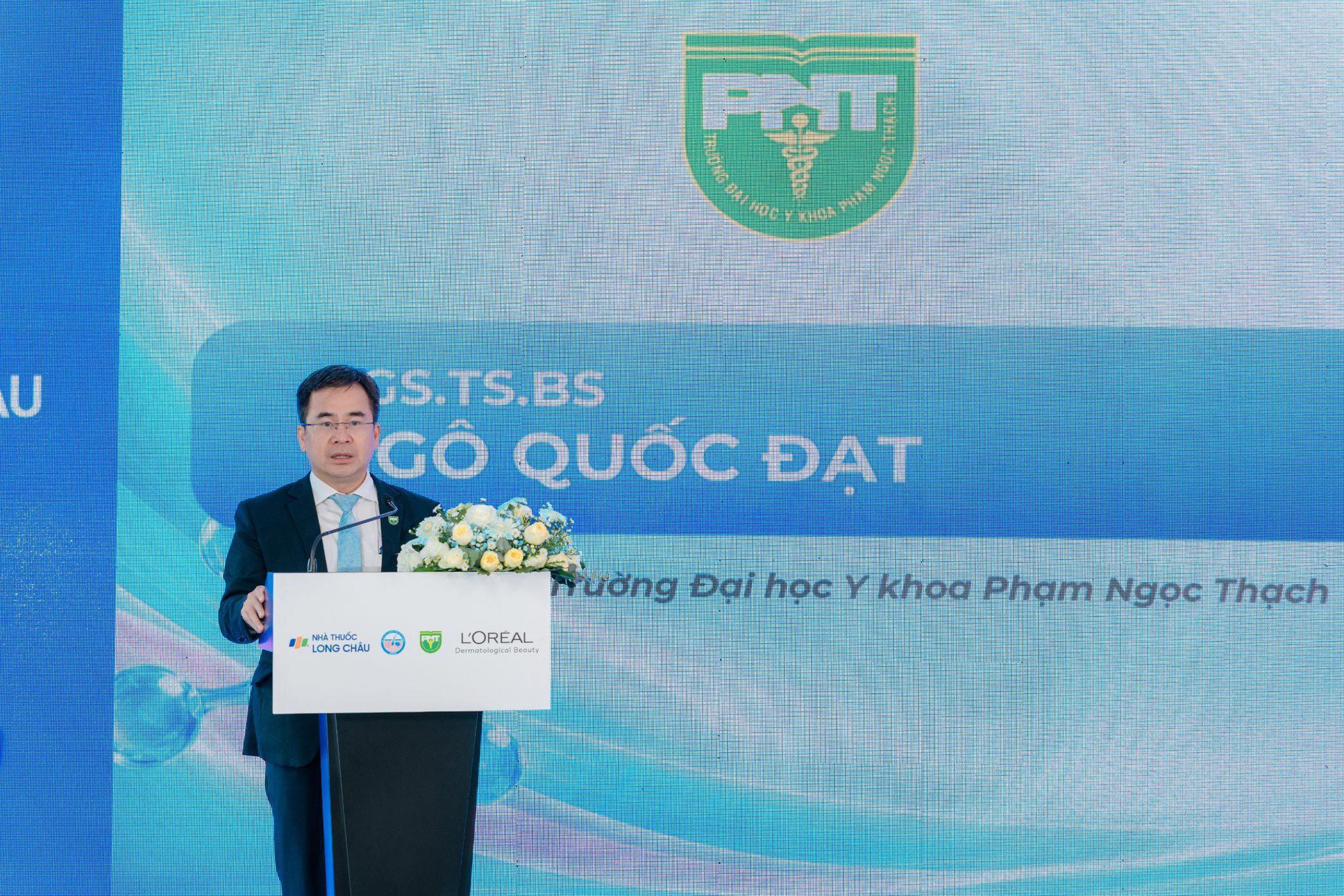 Long Châu bắt tay Hội Da liễu TP.HCM, Trường ĐH Y khoa Phạm Ngọc Thạch và L’Oréal (Pháp), mở rộng mạng lưới chăm sóc sức khỏe da liễu cộng đồng - Ảnh 3.
