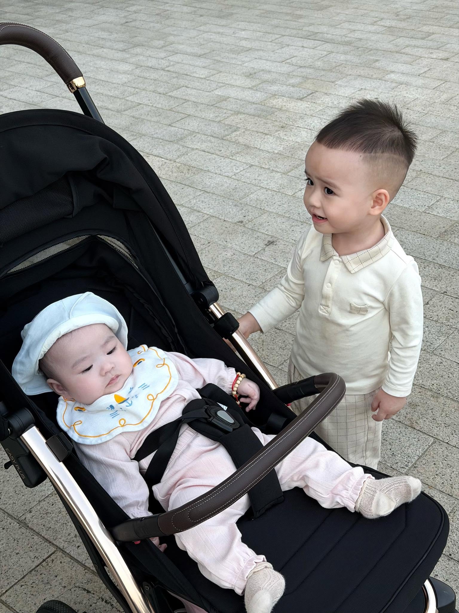 MC Ngô Mai Phương khoe khoảnh khắc con trai cưng chiều, nhường nhịn em gái: Mới hơn 2 tuổi đã ra dáng anh lớn trong nhà- Ảnh 10.