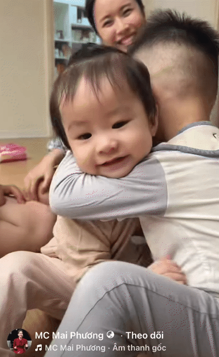 MC Ngô Mai Phương khoe khoảnh khắc con trai cưng chiều, nhường nhịn em gái: Mới hơn 2 tuổi đã ra dáng anh lớn trong nhà- Ảnh 3.