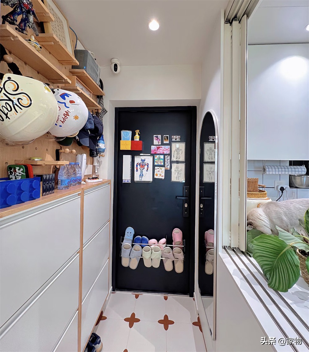 Căn hộ cũ 37m² ở trung tâm thành phố: Chia đôi phòng khách làm thêm phòng ngủ, gia đình 3 người vẫn sống thoải mái - Ảnh 2.