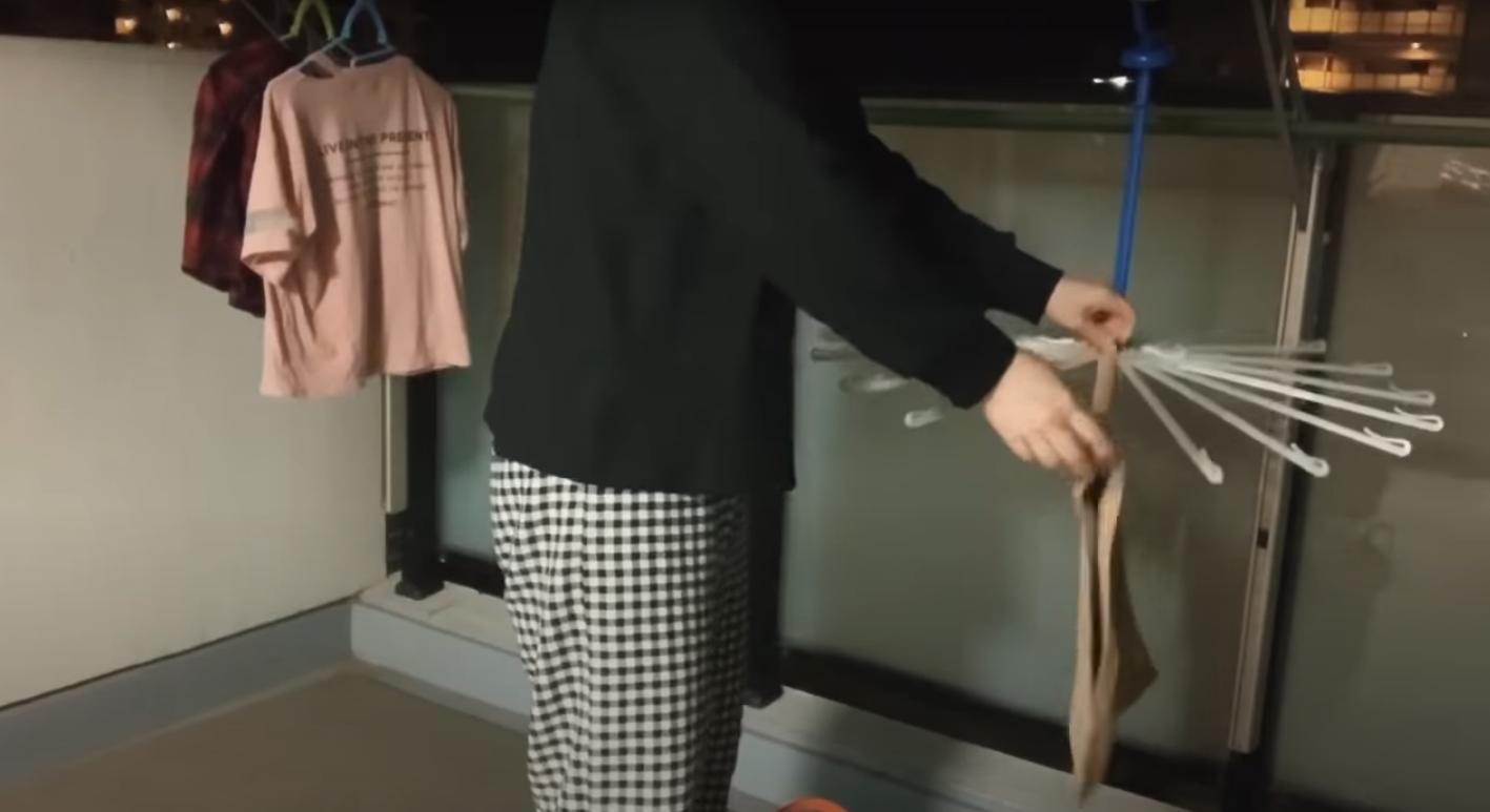 Ngoài 40 tuổi, người mẹ dậy từ 4 giờ sáng để làm hết việc nhà trước khi đi làm: Có một kiểu mệt mỏi của phụ nữ trung niên ít ai nhìn thấy - Ảnh 6.